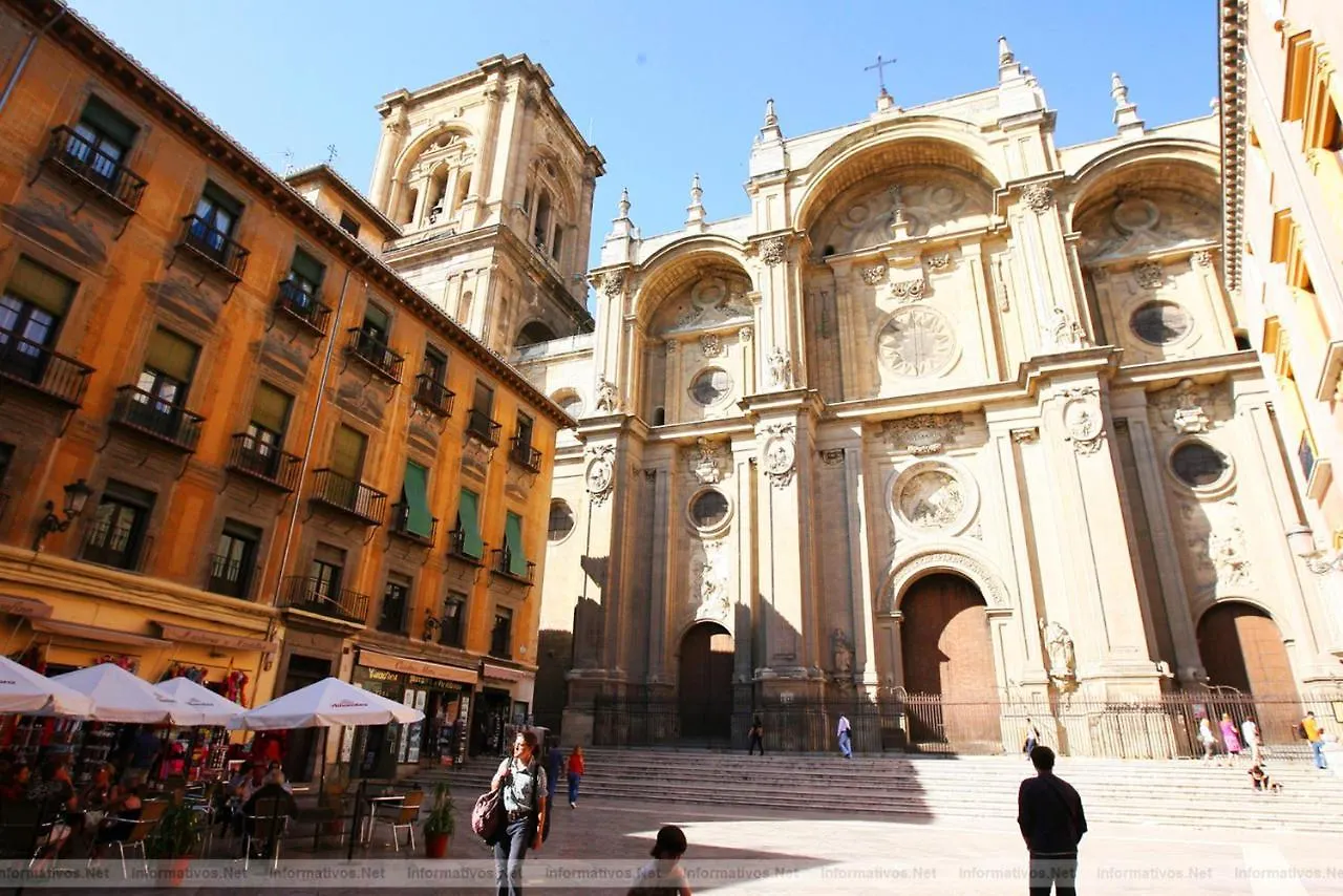 Amplio Y Centrico, Recien Reformado, Calefaccion Central, Jardines, Supermercados, Cafeterias Y Todos Los Servicios En El Corazon De La Ciudad Granada