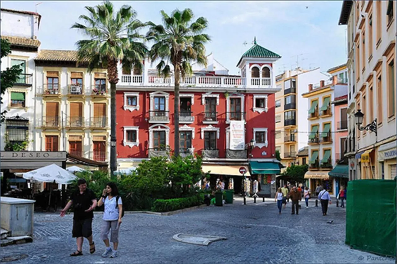 Lägenhet Amplio Y Centrico, Recien Reformado, Calefaccion Central, Jardines, Supermercados, Cafeterias Y Todos Los Servicios En El Corazon De La Ciudad Granada