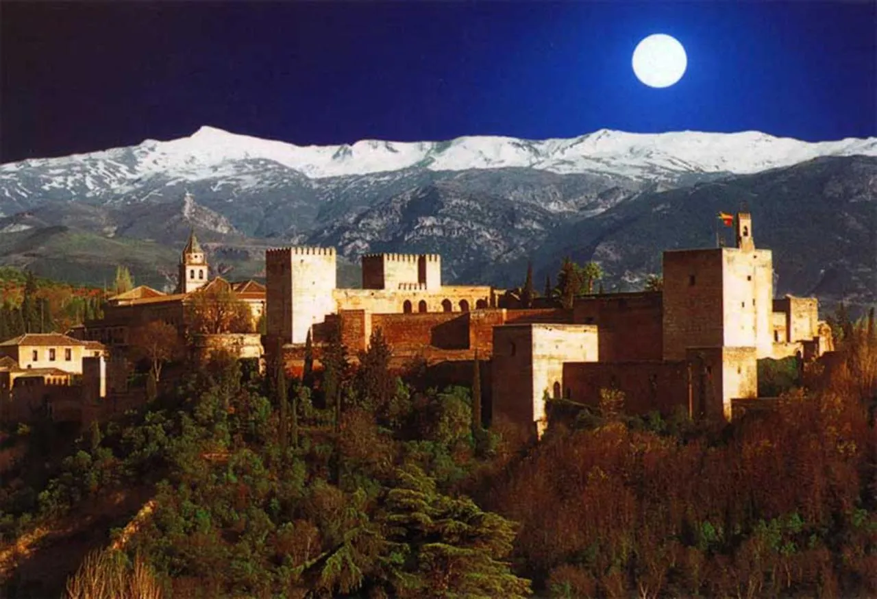 Lägenhet Amplio Y Centrico, Recien Reformado, Calefaccion Central, Jardines, Supermercados, Cafeterias Y Todos Los Servicios En El Corazon De La Ciudad Granada