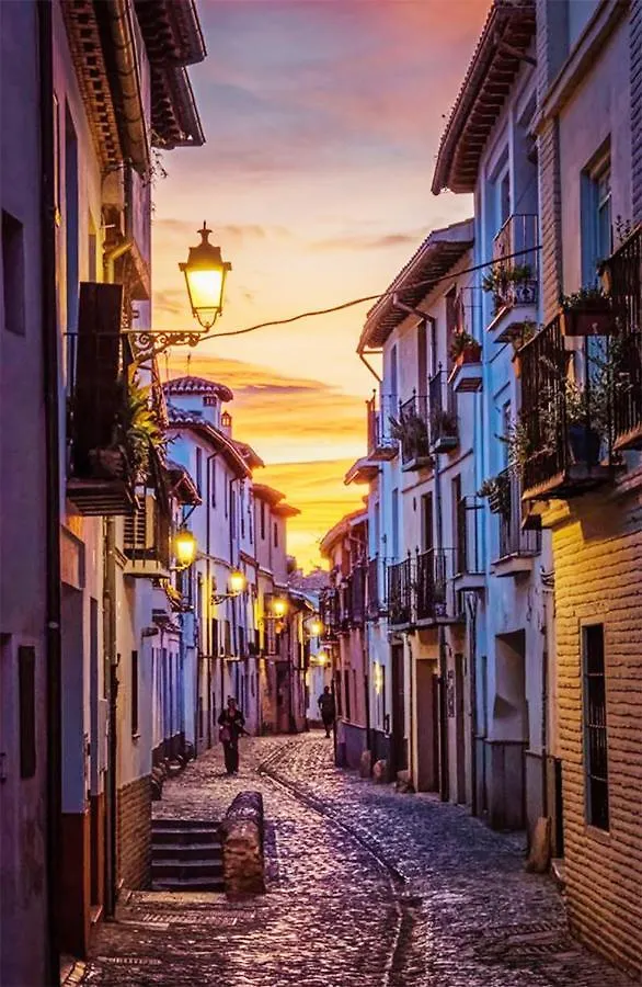 Amplio Y Centrico, Recien Reformado, Calefaccion Central, Jardines, Supermercados, Cafeterias Y Todos Los Servicios En El Corazon De La Ciudad Granada Spanien