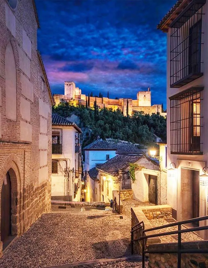 Lägenhet Amplio Y Centrico, Recien Reformado, Calefaccion Central, Jardines, Supermercados, Cafeterias Y Todos Los Servicios En El Corazon De La Ciudad Granada