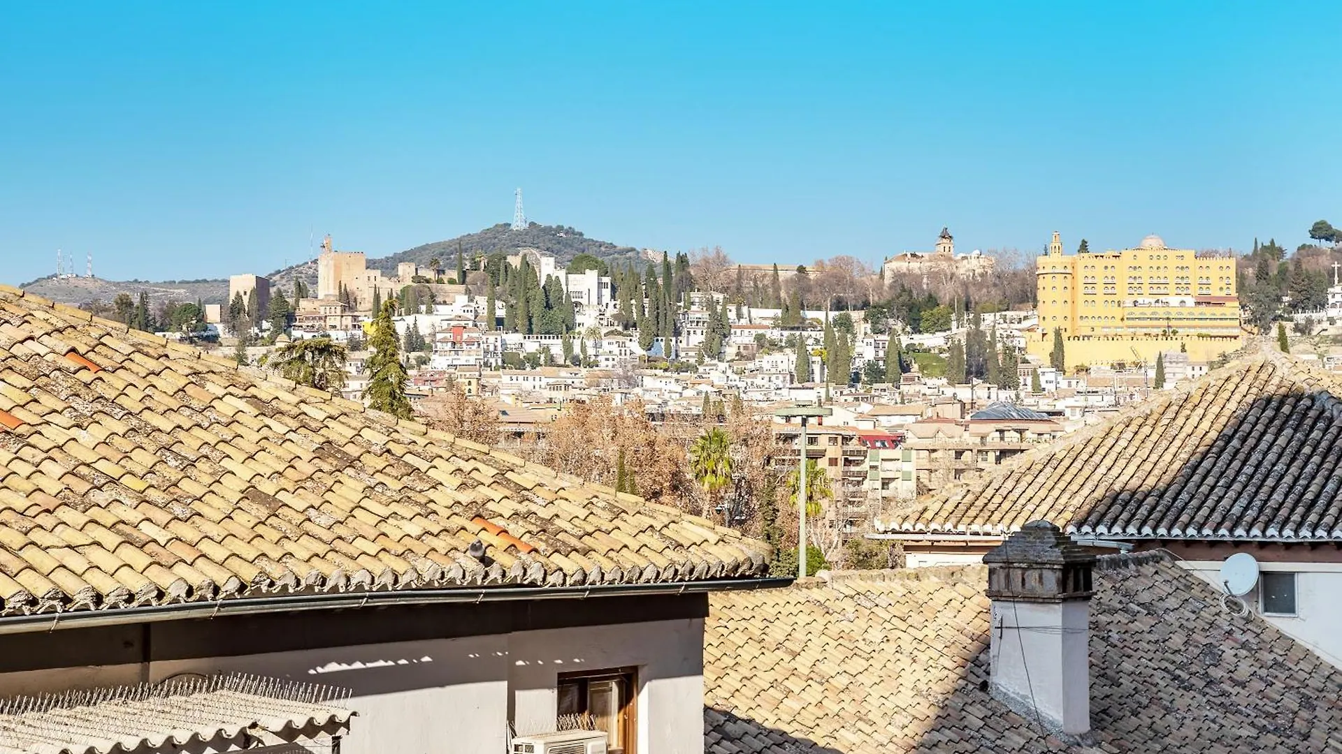 Amplio Y Centrico, Recien Reformado, Calefaccion Central, Jardines, Supermercados, Cafeterias Y Todos Los Servicios En El Corazon De La Ciudad Granada 0*,