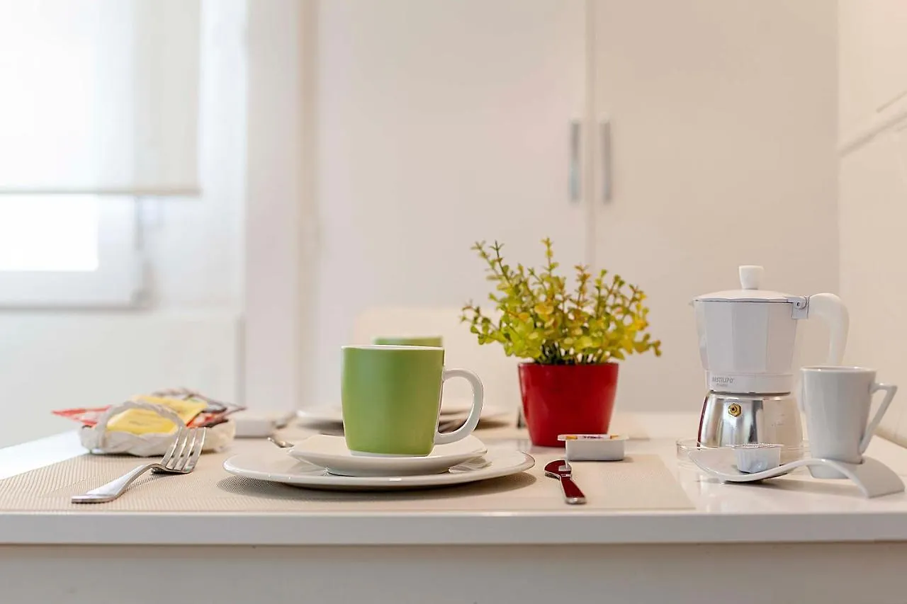 Apartment Amplio Y Centrico, Recien Reformado, Calefaccion Central, Jardines, Supermercados, Cafeterias Y Todos Los Servicios En El Corazon De La Ciudad Granada
