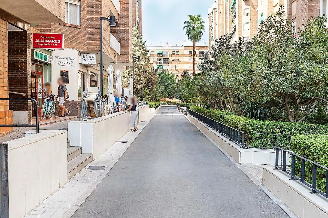 Amplio Y Centrico, Recien Reformado, Calefaccion Central, Jardines, Supermercados, Cafeterias Y Todos Los Servicios En El Corazon De La Ciudad Granada