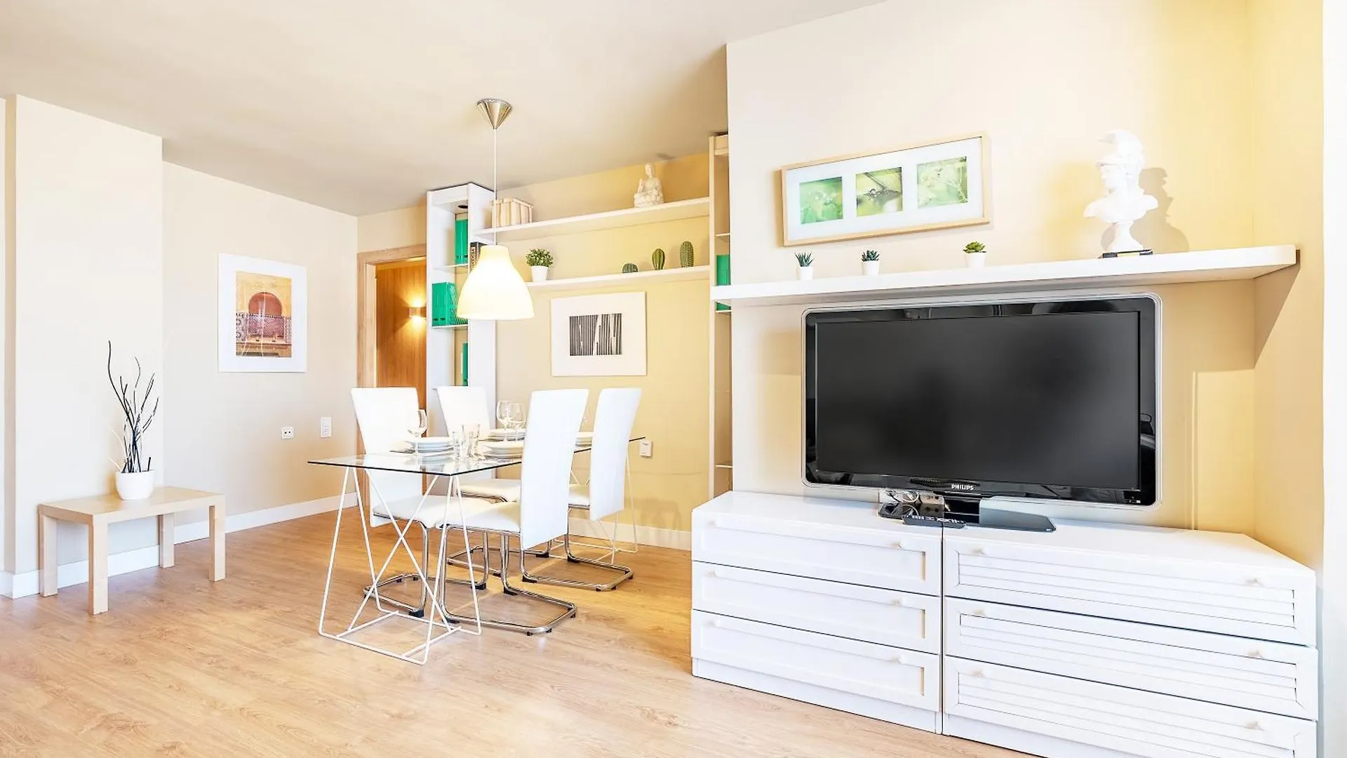 Apartment Amplio Y Centrico, Recien Reformado, Calefaccion Central, Jardines, Supermercados, Cafeterias Y Todos Los Servicios En El Corazon De La Ciudad Granada Spain