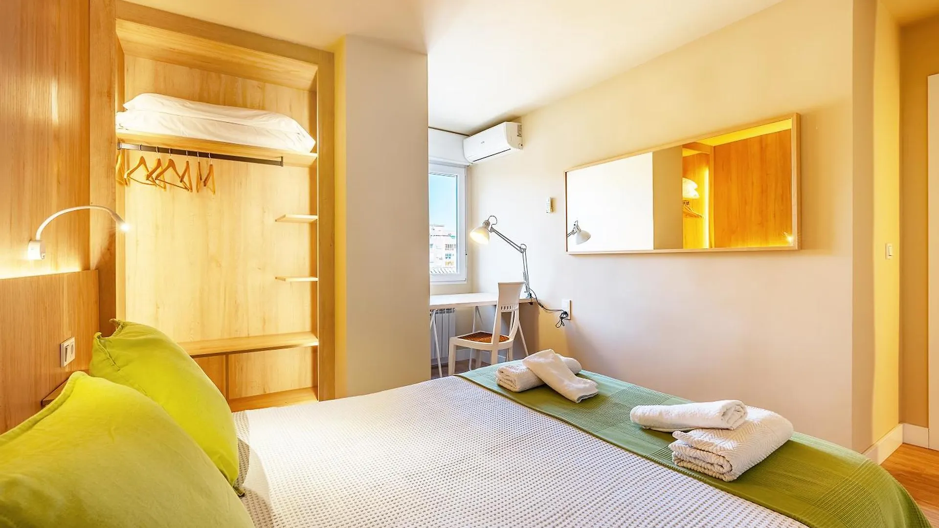 Apartment Amplio Y Centrico, Recien Reformado, Calefaccion Central, Jardines, Supermercados, Cafeterias Y Todos Los Servicios En El Corazon De La Ciudad Granada Spain