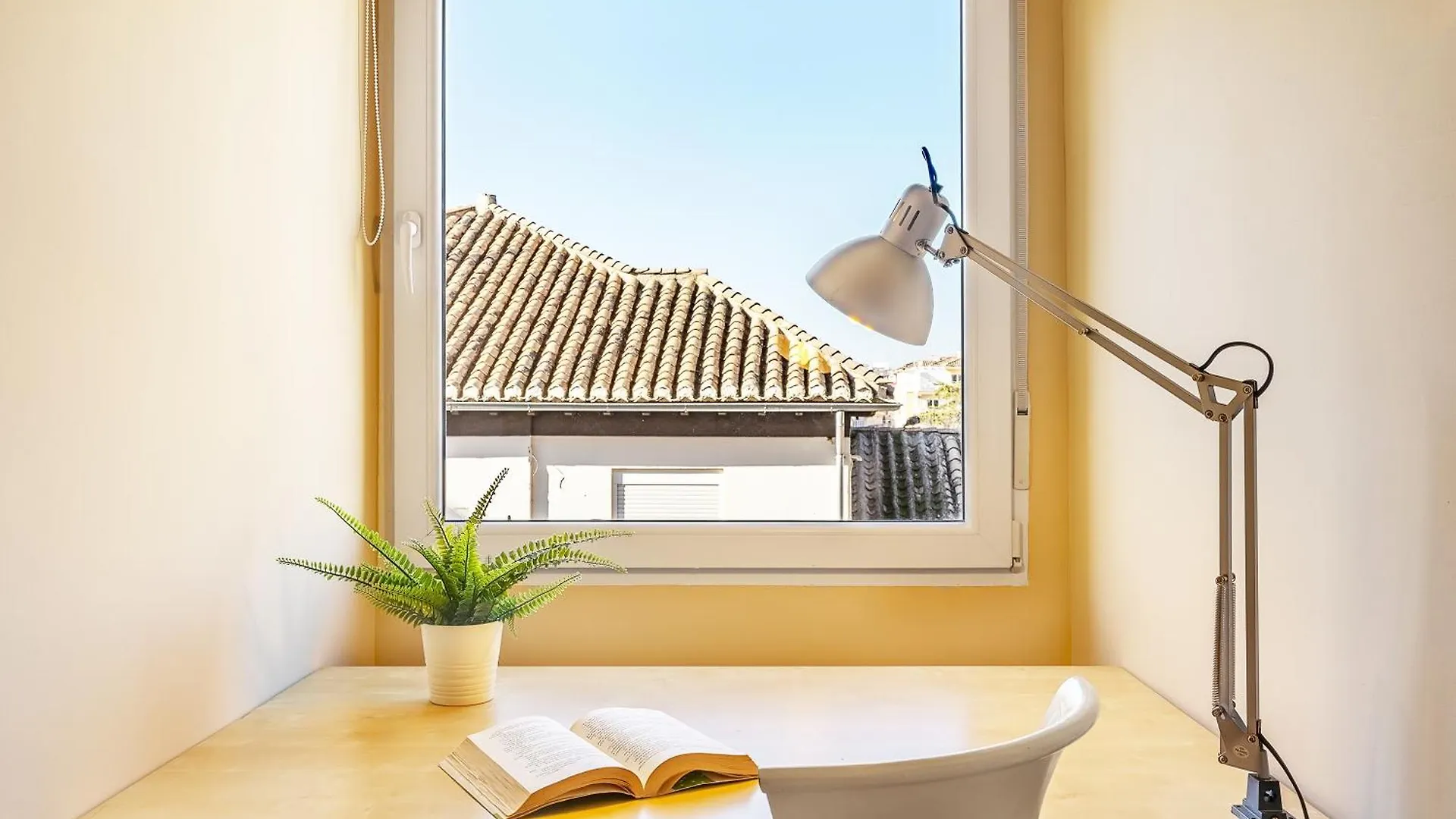 Apartment Amplio Y Centrico, Recien Reformado, Calefaccion Central, Jardines, Supermercados, Cafeterias Y Todos Los Servicios En El Corazon De La Ciudad Granada Spain