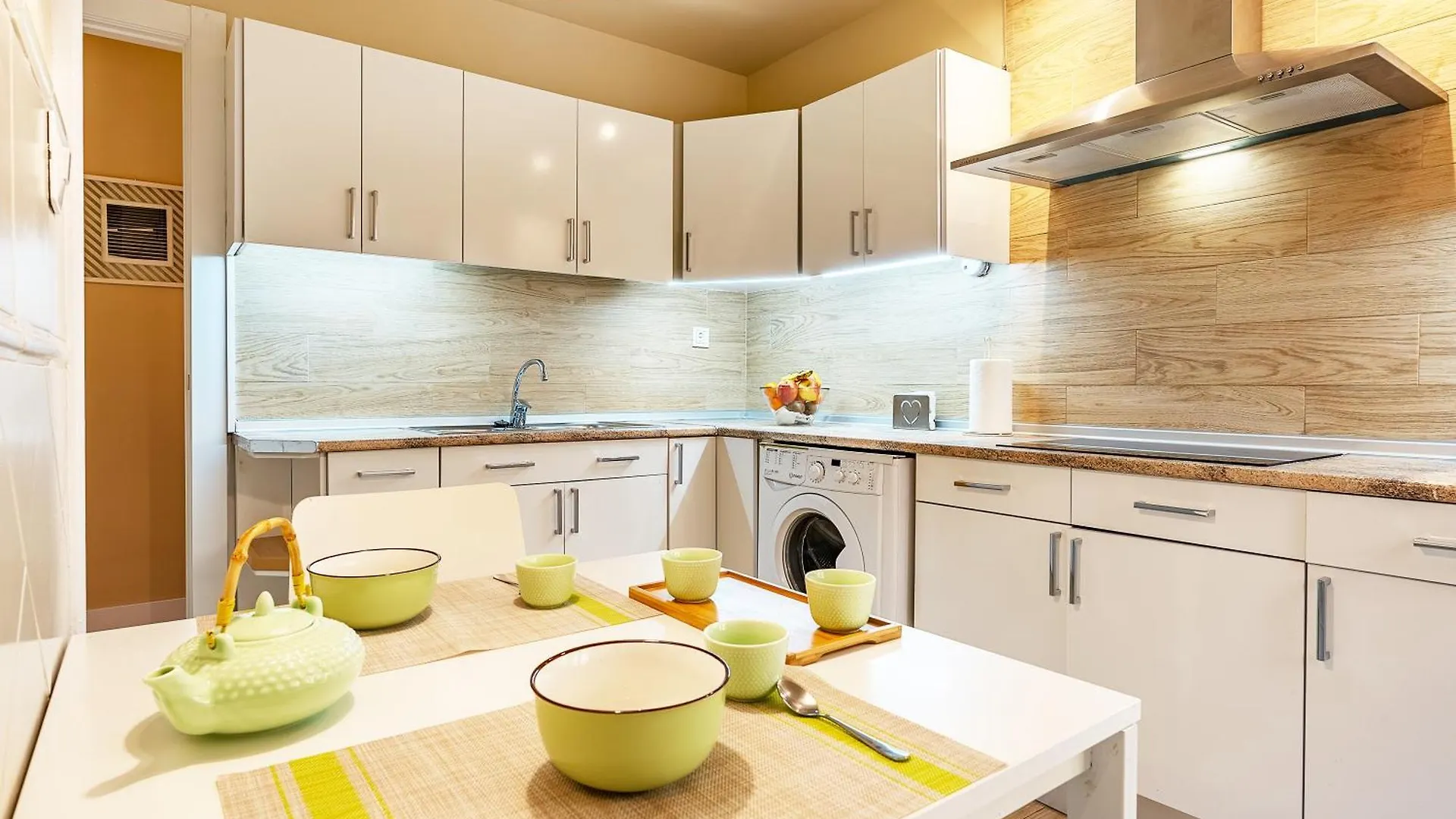 Apartment Amplio Y Centrico, Recien Reformado, Calefaccion Central, Jardines, Supermercados, Cafeterias Y Todos Los Servicios En El Corazon De La Ciudad Granada