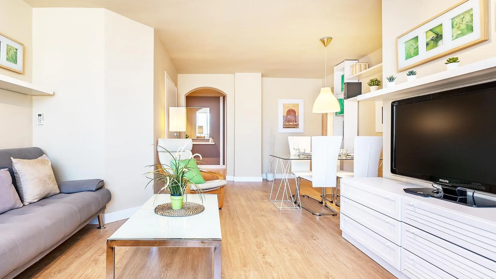 Apartment Amplio Y Centrico, Recien Reformado, Calefaccion Central, Jardines, Supermercados, Cafeterias Y Todos Los Servicios En El Corazon De La Ciudad Granada Spain