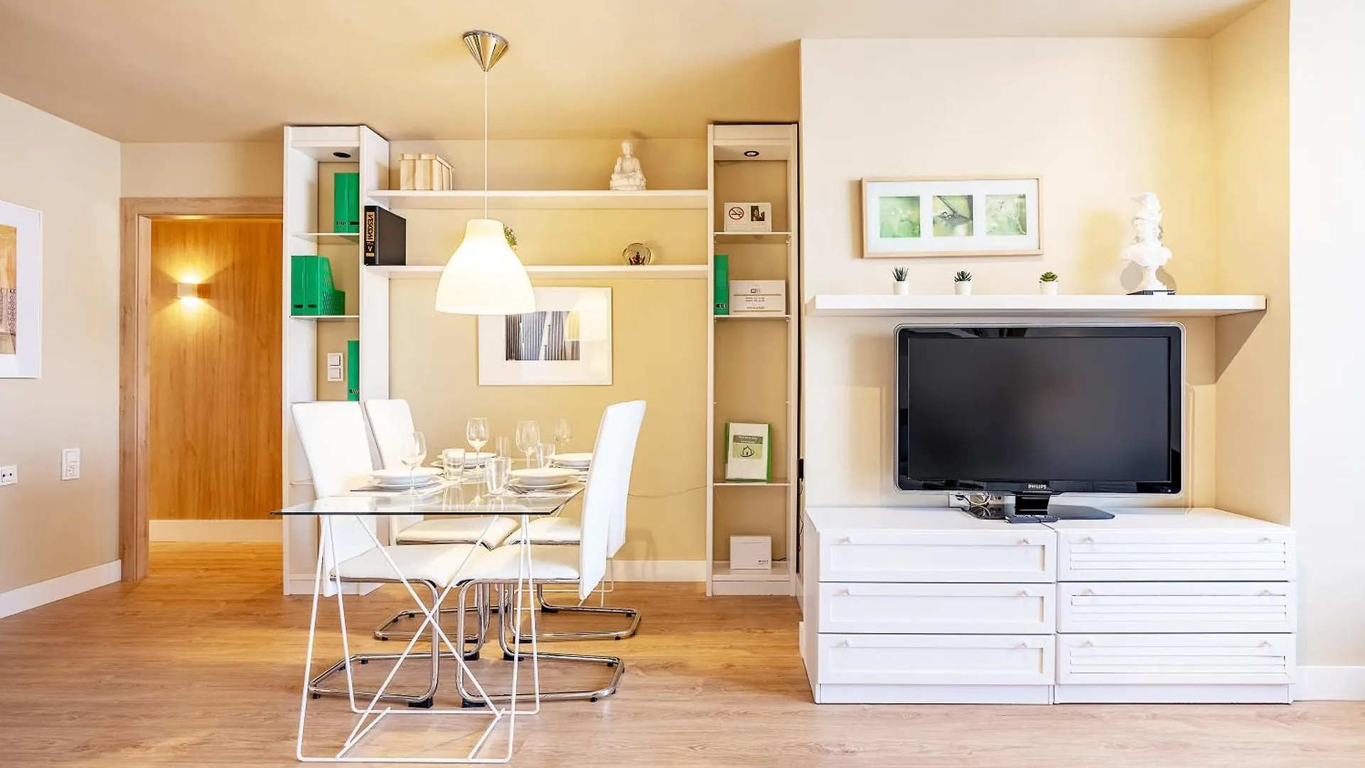 Apartment Amplio Y Centrico, Recien Reformado, Calefaccion Central, Jardines, Supermercados, Cafeterias Y Todos Los Servicios En El Corazon De La Ciudad Granada